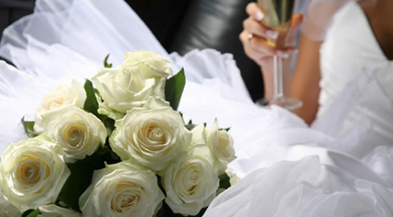 Bouquet of flowers and champagne U2R1WeddingCars.com